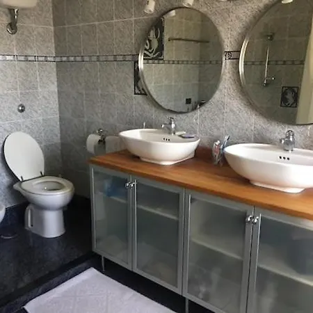 1,5km From Beach-private Floor W/bathroom 홈스테이 *