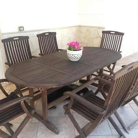 1,5km From Beach-private Floor W/bathroom 홈스테이 Palumbo